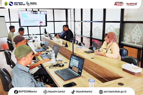 Ka. BKPSDM Bantul Reni Mariastuti, S.H., M.Hum., sedang memberi arahan kepada peserta zoom meeting percepatan DMS (Document Management System ). -Doc. BKPSDM Bantul/Dins.
