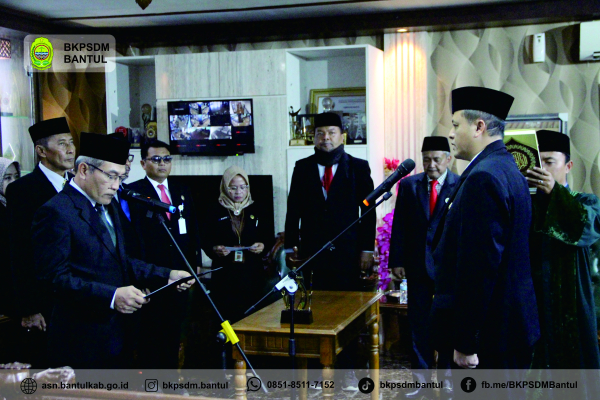 Prosesi pelantikan Anwar Nur Fahrudin, S.STP., M.Eng. Oleh Bupati Bantul Abdul Halim Muslih. - Doc. BKPSDM Bantul/Ainun S.A