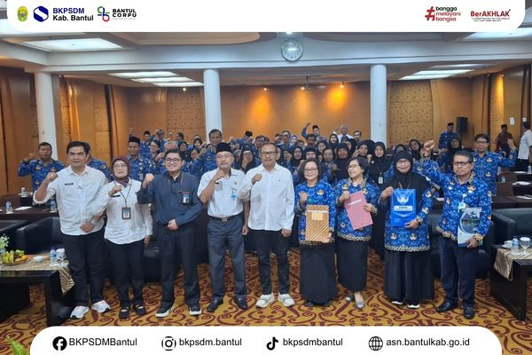 Apresiasi Pengabdian, Bupati Bantul Berikan Penghargaan kepada 66 PNS yang Memasuki Purna Tugas